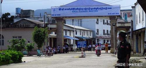 随着新的新冠肺炎感染出现,缅甸边境城镇被克钦独立军