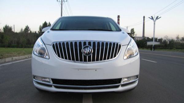 【哈尔滨】2011年8月 别克 gl8 3.0l xt豪华商务旗舰版 白色 自动档
