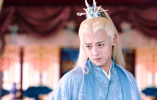 腾蛇神君和魔尊重楼,一个调皮,一个霸道,都败给了一个