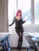 性感女神cosplay麻辣女教师黑丝美腿大胸撩人写真图片