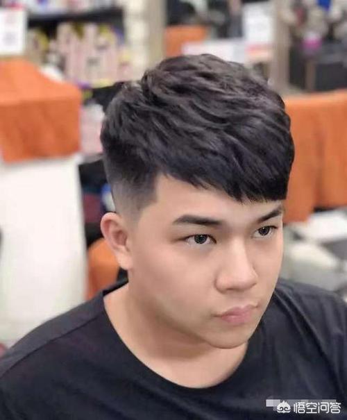 脸大的男生适合什么发型,脸大的男生适合什么发型?