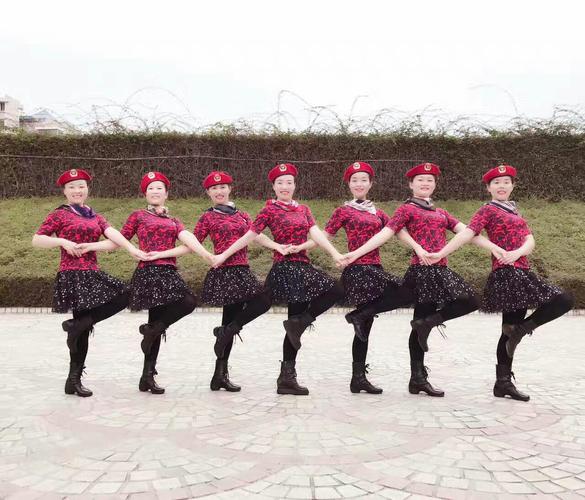 杨艺,格格最新四步水兵舞《甜蜜蜜》造型照