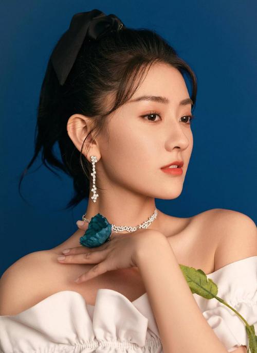 梁洁当红女星写真合集:清新靓丽,美丽动人