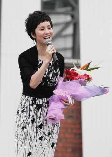 网易首页>网易号>正文申请入驻> 徐俐因此,张天蔚与徐俐恋爱后,一直不