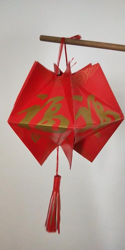 最后,我们简单漂亮的红包灯笼就做好啦!