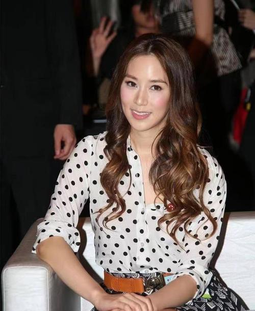 徐子淇到底是"豪门阔太",快四十的人看着也才20 ,保养