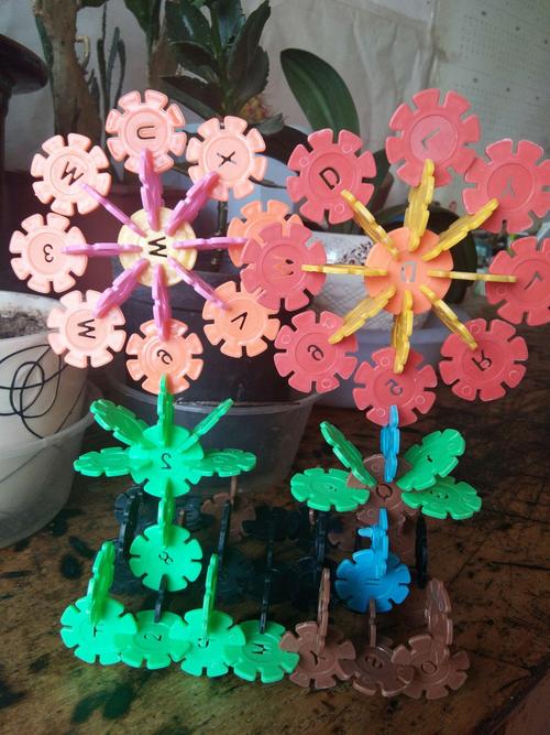 用雪花片做手工,和爸爸堆雪人