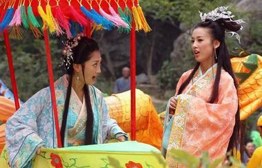 与此同时七仙女,张巧嘴也遇上了麻烦,被雷公电母追杀,激烈厮杀起来,幸