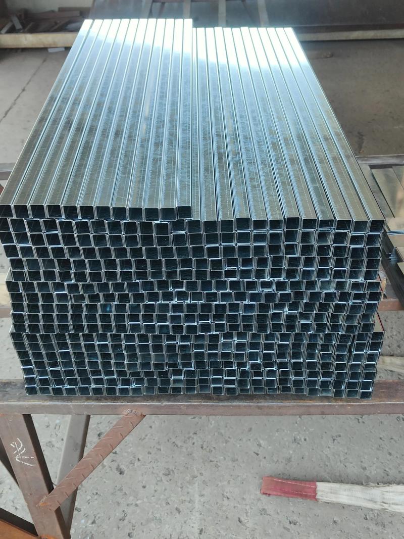 总计10万条玻璃扣条2万条加紧制作中!