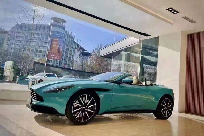 22款db11两门四座软顶敞篷跑车