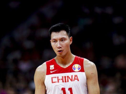 不到三米四易建联真的老了怼一场少一场了