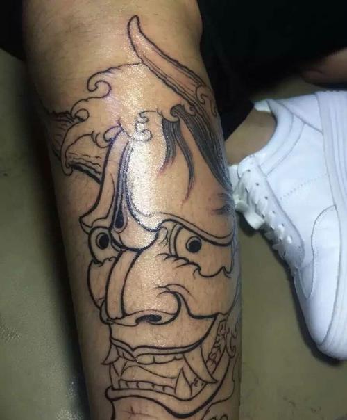 简陋的小腿处线条般若纹身图案