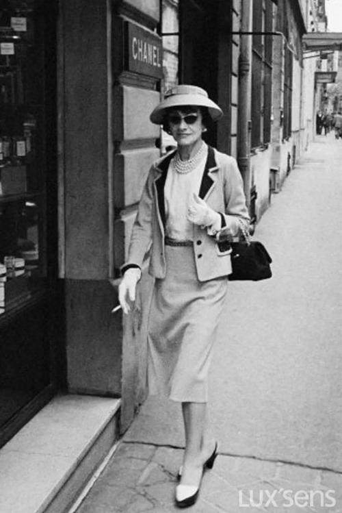 chanel reissue 2.55,名字源于它的诞生日1955年2月.