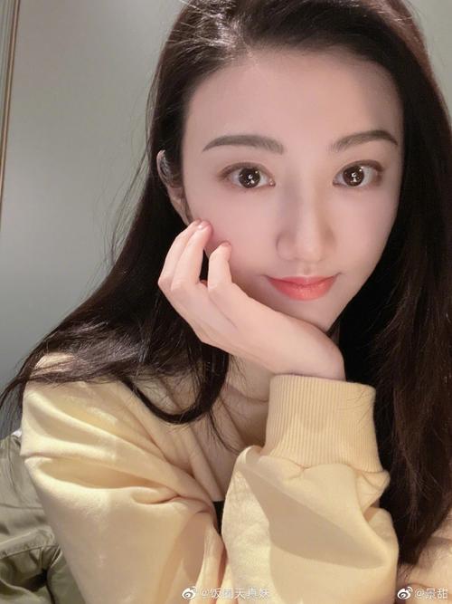 景甜晒自拍营业##景甜托脸自拍营业