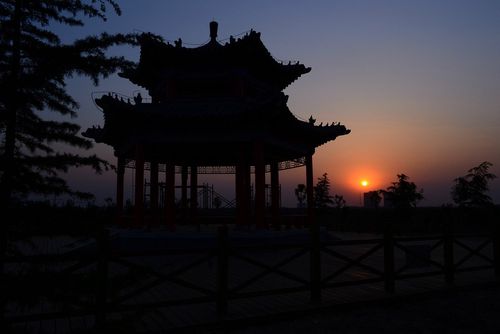 夕阳下的毛遂公园(鸡泽县城)
