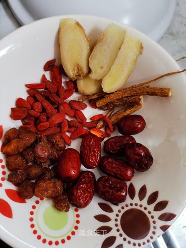 当归红枣桂圆乌鸡汤