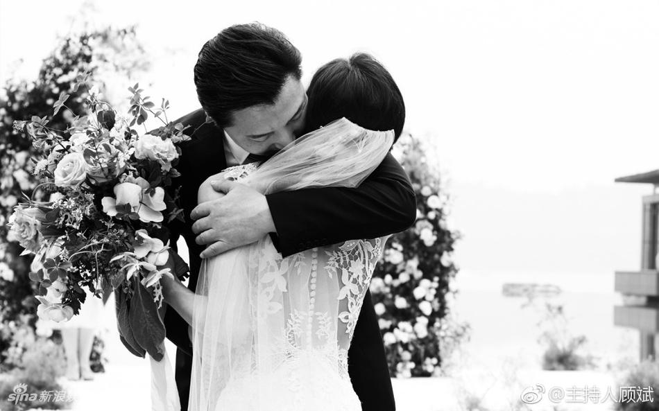 组图:前央视主持人顾斌结婚 李咏妻子哈文送祝福