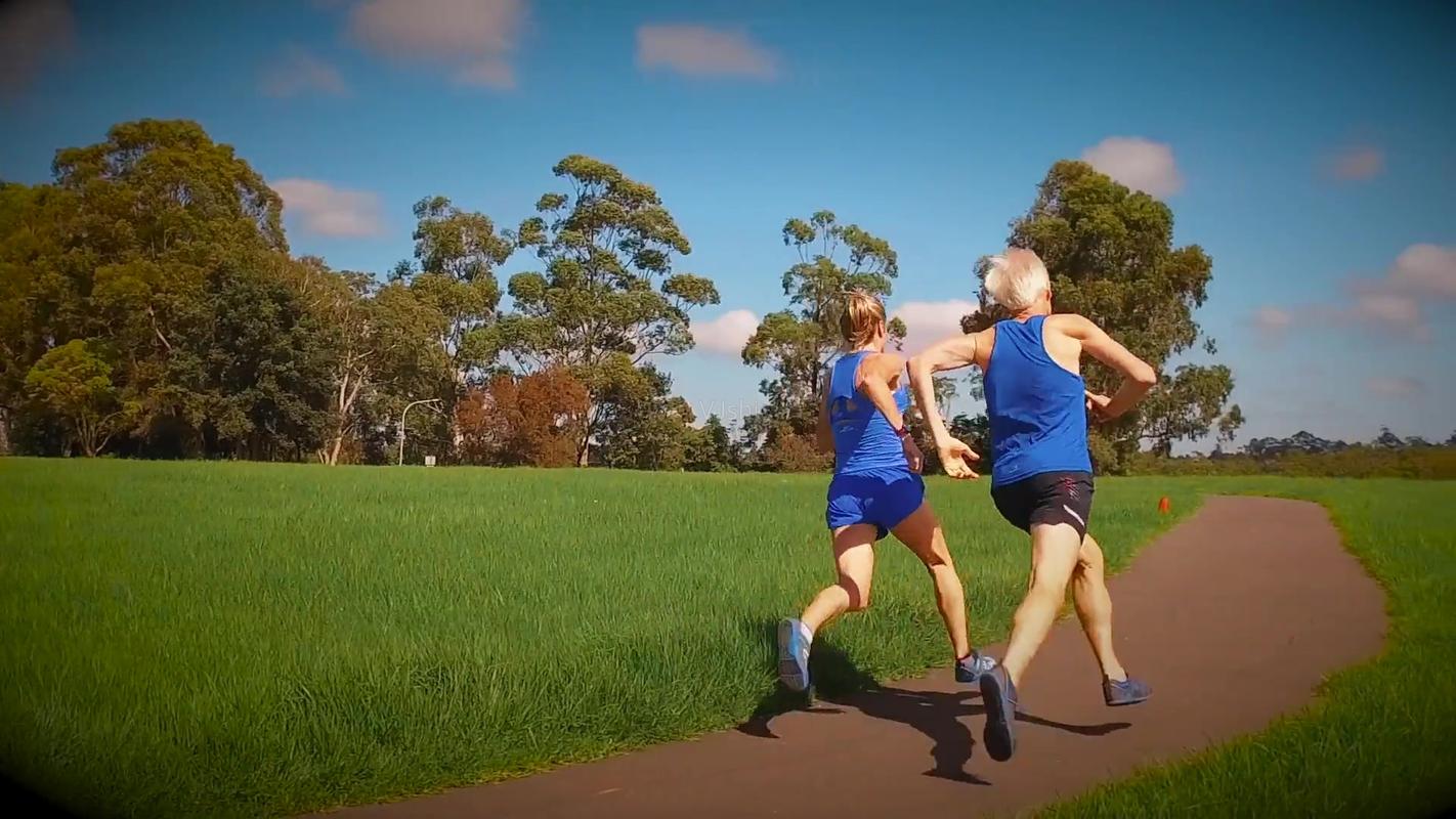 中老年人健身跑步视频