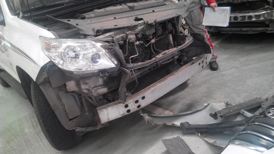 进口丰田普拉多2.7l的防撞钢梁多厚