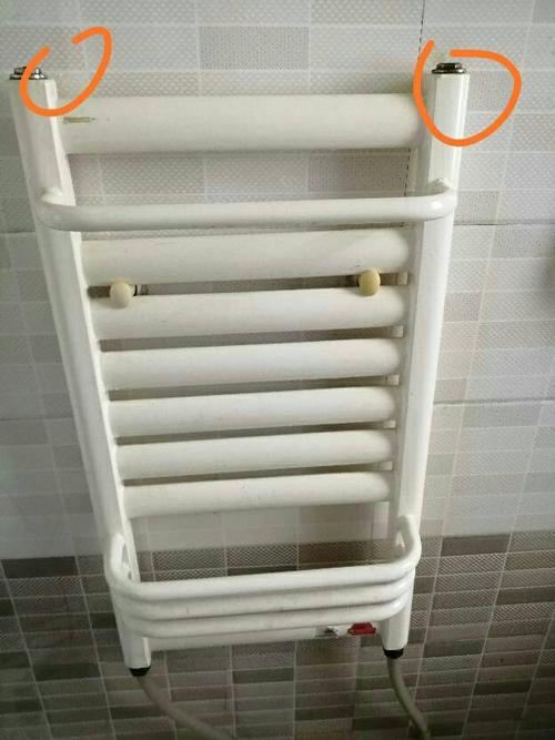 我卫生间的小背篓暖气片怎么也不热,进出水管交换后也