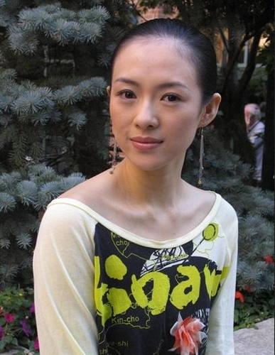 章子怡在刚出道时一直被称为小巩俐,靠自己独有的东方特质和电影上