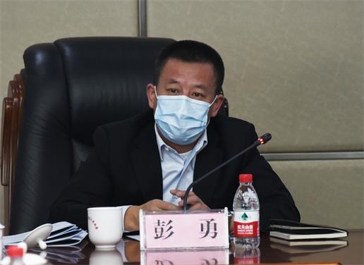 彭勇主持召开区政府常务会议讨论两会相关报告