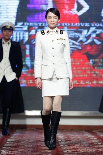 组图:《偏偏喜欢你》陈乔恩贾乃亮制服诱惑_高清图集