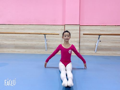 儿童舞勾绷脚训练