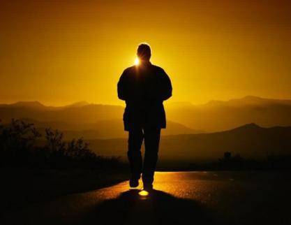 有的人,忍受不了孤独,害怕别人的眼光;有的人,朝着目标坚定前行,不