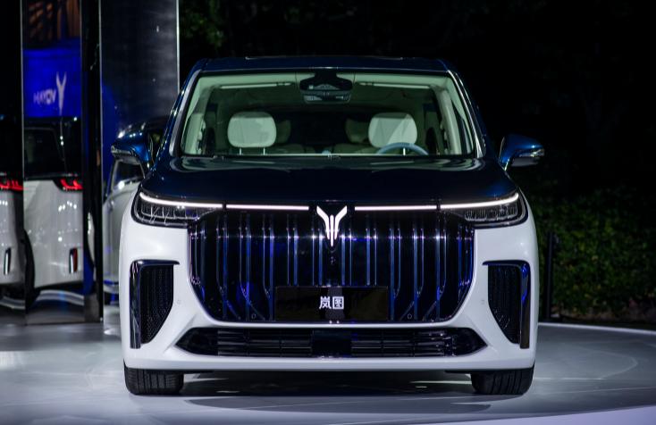 重新定义豪华mpv,岚图mpv与丰田埃尔法到底有什么不一样?