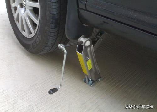 2017款逍客千斤顶怎么用图 2017款奇骏质量怎么样