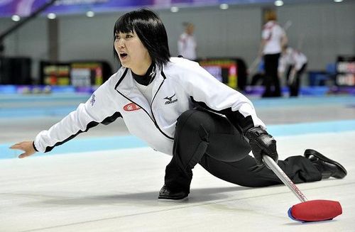 日本冰壶美女无缘世锦赛 本桥妩媚吉村可爱(图)