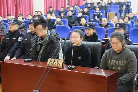 河南玛莎拉蒂案伤者家属:伤者仍昏迷 正卖房筹钱