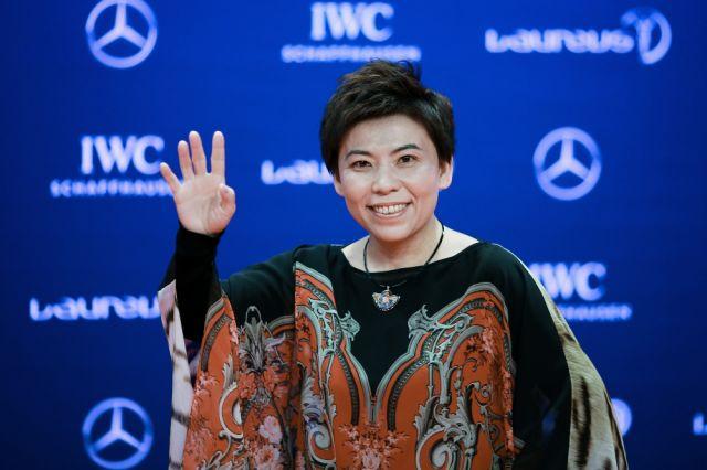 邓亚萍辞去《人民日报》社职务 投身体育产业