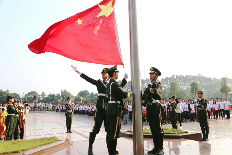我校隆重举行庆祝新中国成立70周年升旗仪式