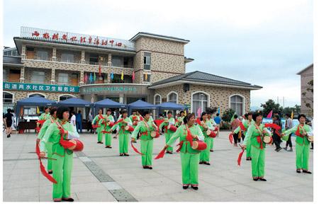 临海新闻网 周末特稿        沿着村道过来,可见一幢幢很古老的建筑