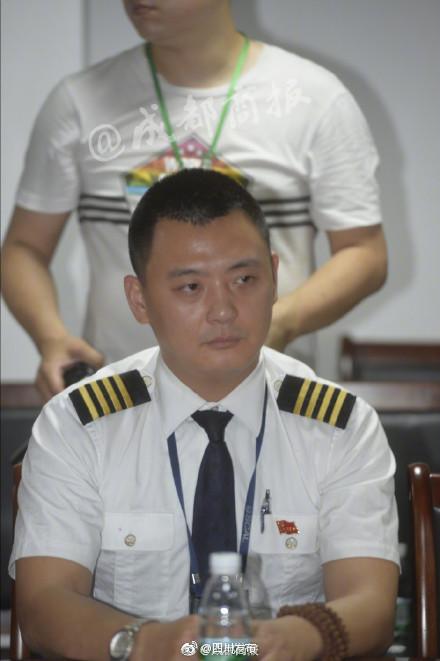 向川航3u8633机组人员致敬![心]