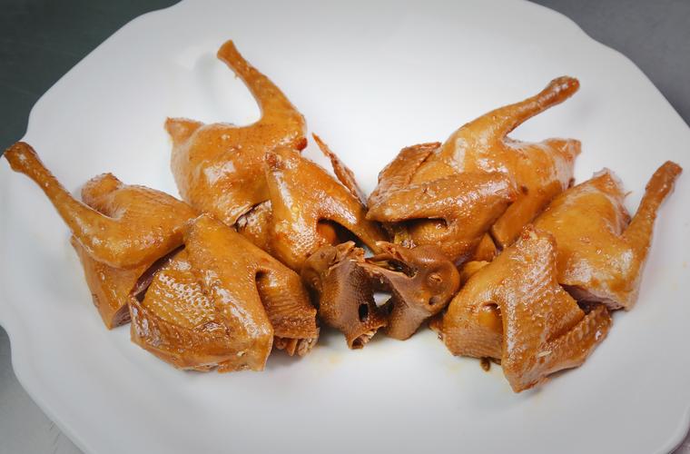 恒益烧腊特约:传统卤水乳鸽