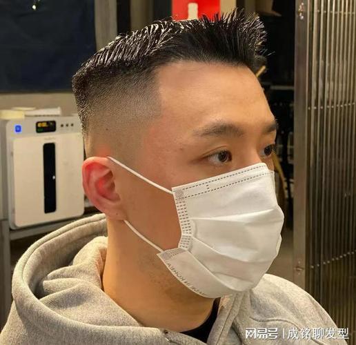 但频繁烫发,发质容易受损,再说男生的发型长得比较快,花几百元烫的