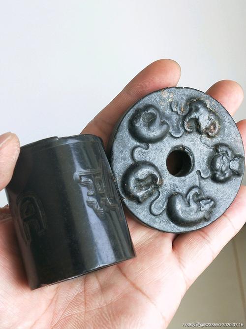 战汉玉壁和汉代发箍