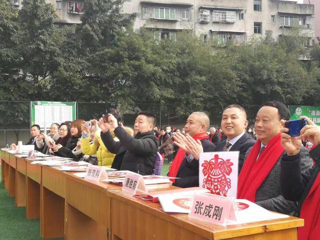 乐至实验中学:2021年教职工迎新春才艺展演,收获教育