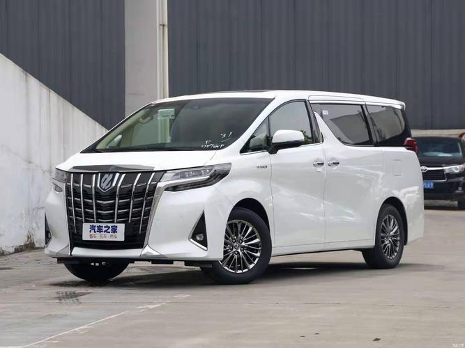 此前,我们已经从相关渠道得到了一些丰田全新一代 埃尔法的渲染图,并