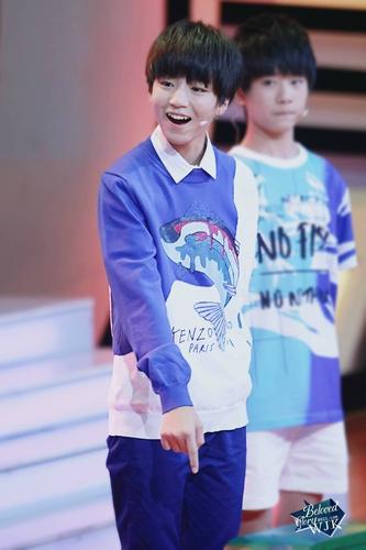 tfboys队长王俊凯【年代秀】cr:logo