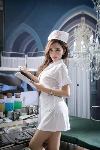 性感女神赵芸前凸后翘写真集