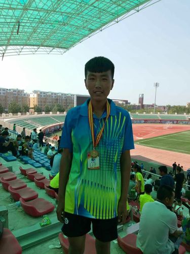 于庆和全旗运动会五千米第一.