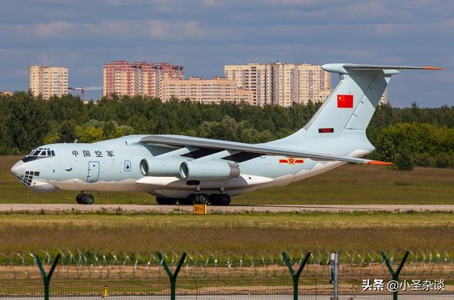 中国空军装备着30架左右的伊尔-76,运载量达60吨,航程