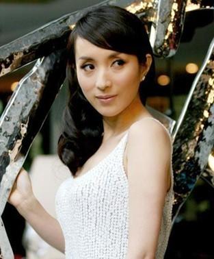 歌手汤灿家庭背景曝光 妈妈曾希望她当中医(图)