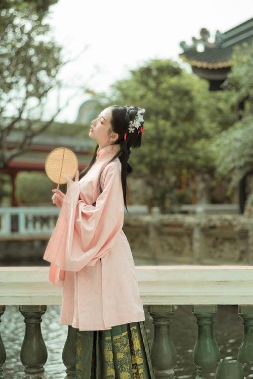 古风写真 东篱把酒黄昏后,有暗香盈袖
