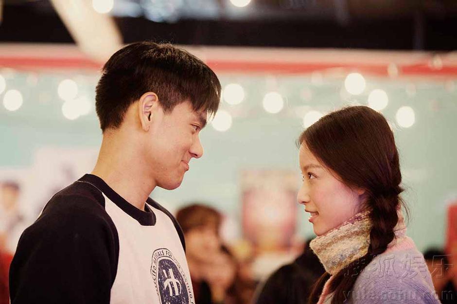 《匆匆那年》将由张一白执导,倪妮,彭于晏主演,影片将在12月12日