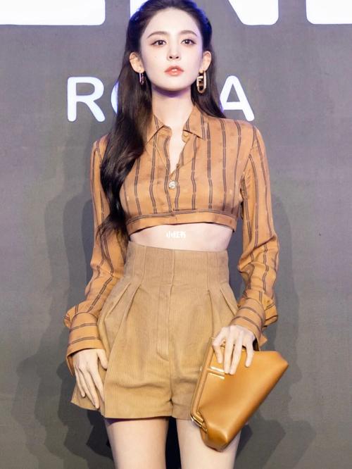 古力娜扎出席时尚活动_时尚_fendi芬迪_芬迪怎么样_条纹衬衫_穿搭